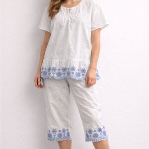 Country Store White Cotton Embroidered Capri Pajama Set Blue Floral Trim Size L